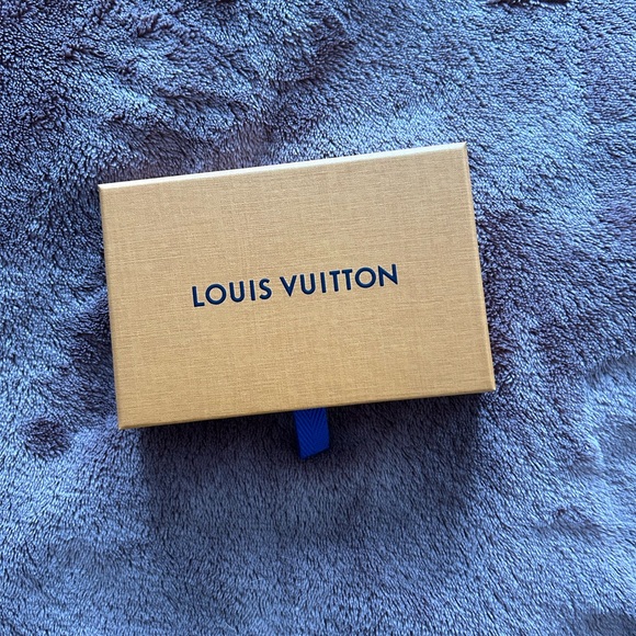 Louis Vuitton Louise Tresor Earrings - Picture 6 of 8